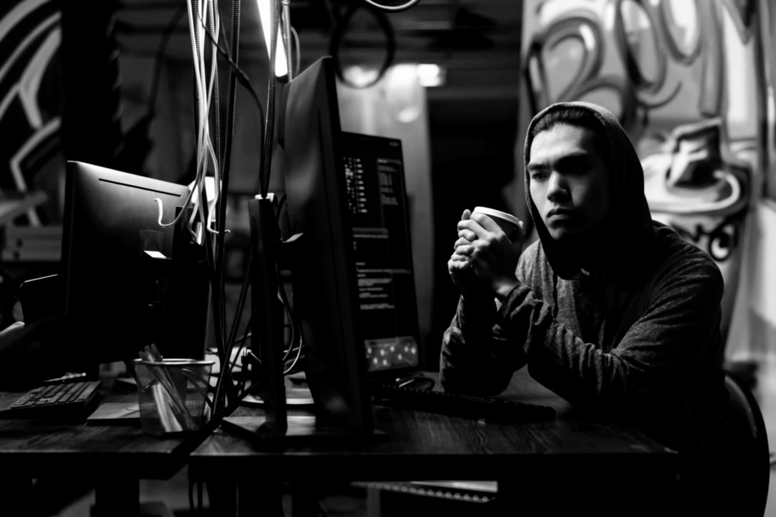 Team di sviluppatori che lavorano insieme su progetti mobile